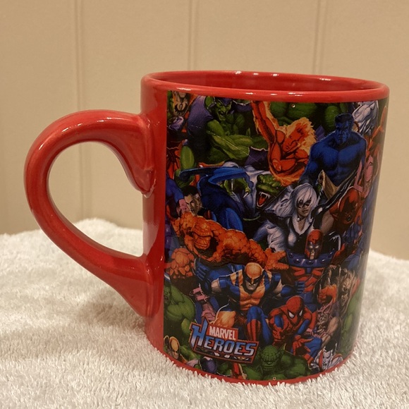 Marvel Heroes 2011 Large Oversized Mug/Cup Red with all the Heroes on it - Picture 2 of 14
